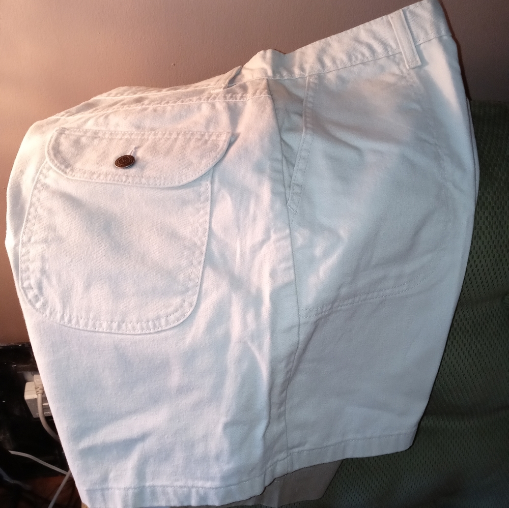Women Wranglers khaki shorts
